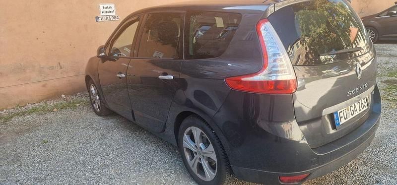 Schwarz Gebraucht 2010 Renault Scénic III Dynamique Van / Kleinbus | 4.490 € (Fairer Preis) - Bild 1/4