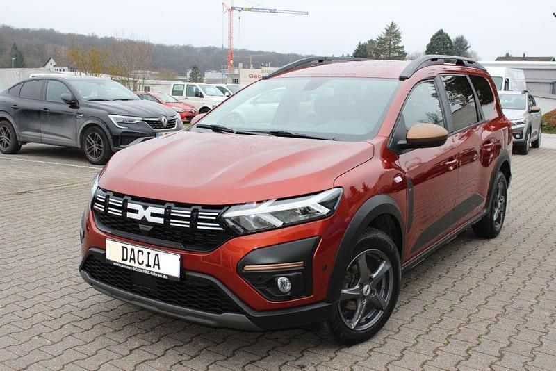 Braun Gebraucht 2024 Dacia Jogger Extreme Van / Kleinbus | 19.990 € (Fairer Preis) - Bild 1/4