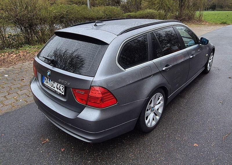 Gebraucht BMW 320 Exclusive 184 PS (135 kW) 2011 Grau Kombi