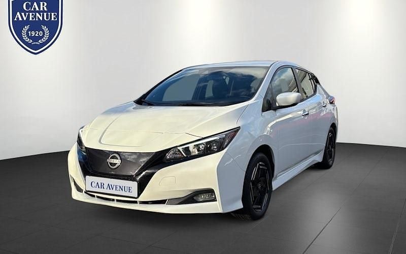 Gebraucht Nissan Leaf Acenta 110 kW (150 PS) 2023 Weiß Kleinwagen
