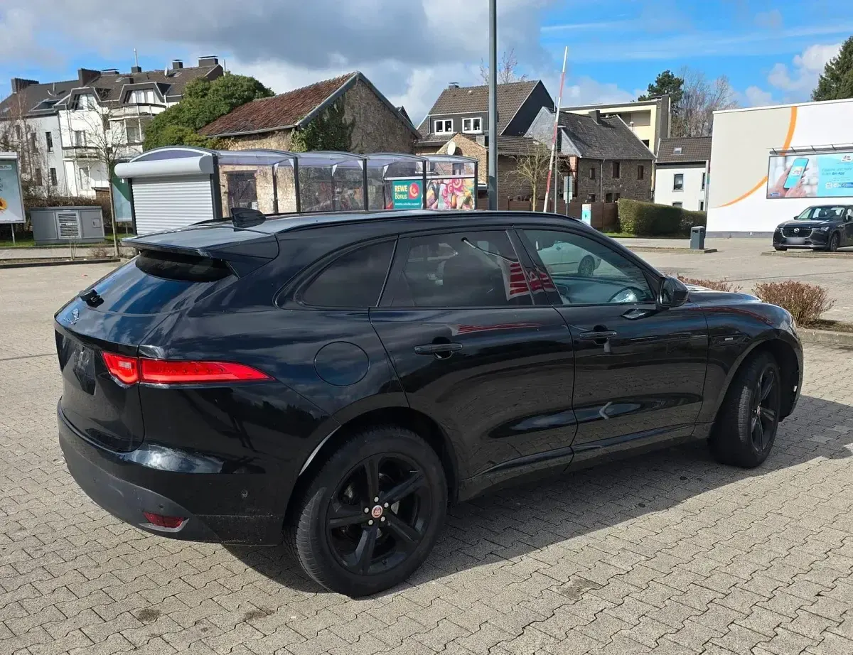 Używany Jaguar F-Pace 179 KM (131 kW) 2018 Czarny SUV