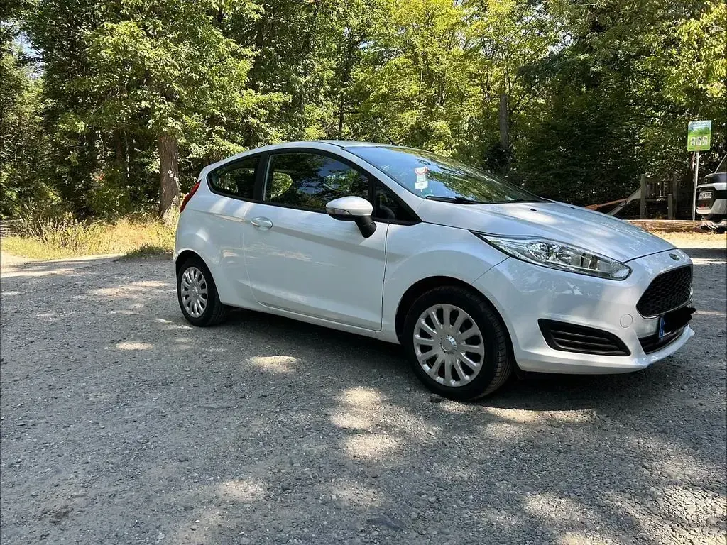 Gebraucht Ford Fiesta 60 PS (44 kW) 2017 Weiß Kleinwagen