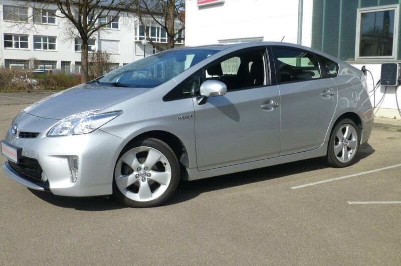 Platinsilber metallic Gebraucht 2014 Toyota Prius Life Kleinwagen | 15.690 € (Etwas zu teuer) - Bild 1/4