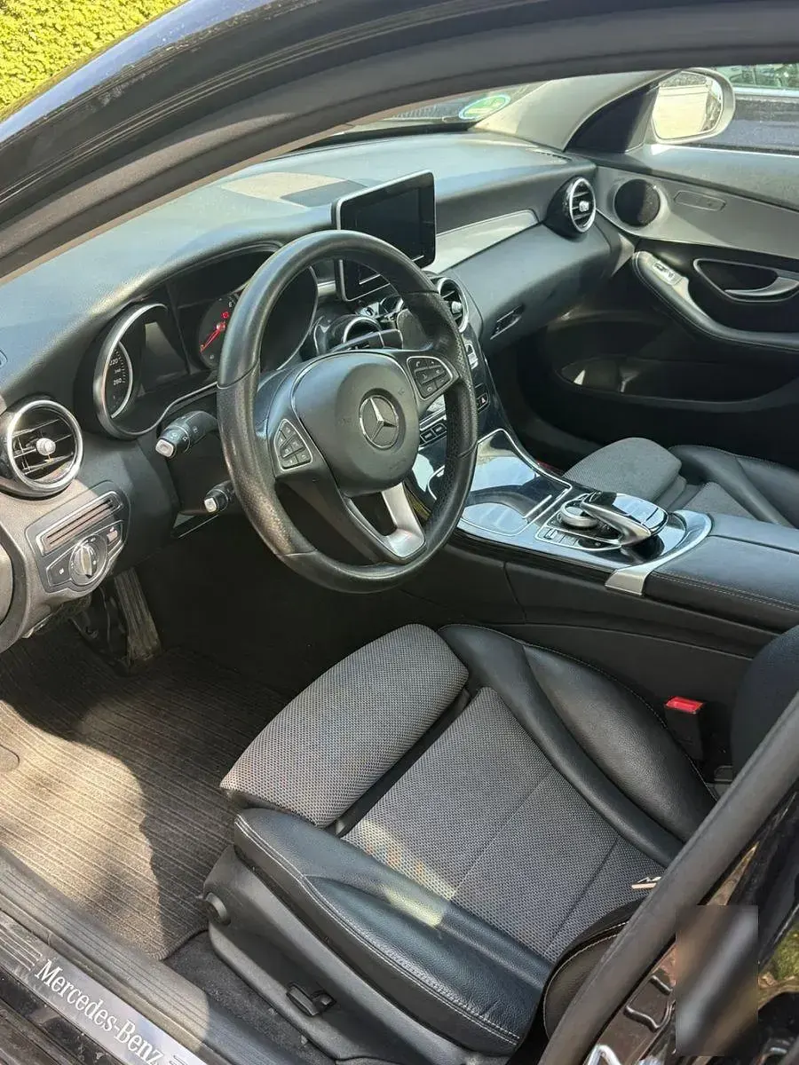 Gebraucht Mercedes C180 Avantgarde 156 PS (114 kW) 2018 Schwarz Limousine