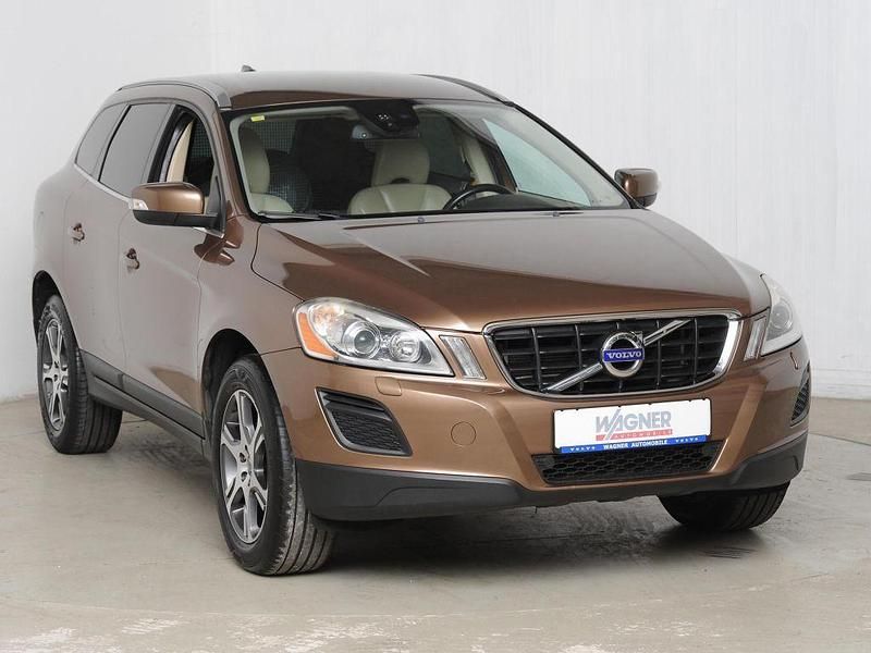 Gebraucht Volvo XC60 Summum 241 PS (177 kW) 2011 Terra bronzemetallic (metallic) SUV