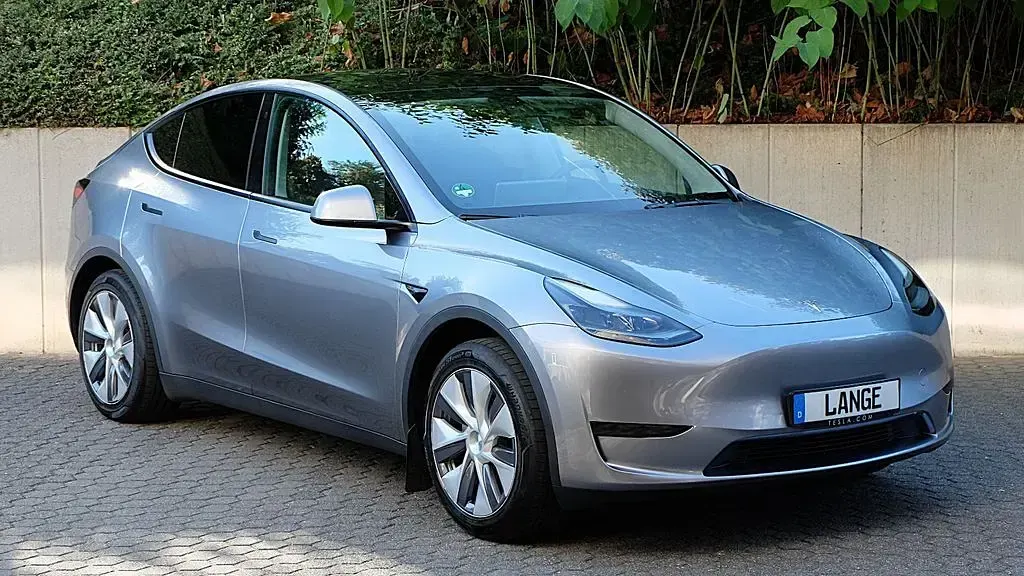 Gebraucht Tesla Model Y Long Range RWD 255 kW (347 PS) 2024 Quicksilver metallic SUV