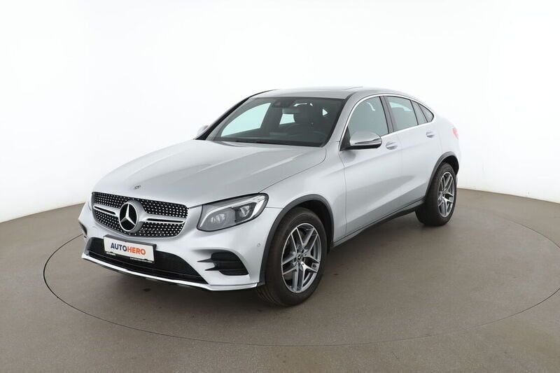 Grau Gebraucht 2018 Mercedes GLC300 AMG line SUV | 34.390 € (Fairer Preis) - Bild 1/4