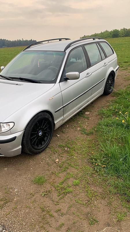 Grau Gebraucht 2004 BMW 320 Limousine | 1.200 € (Superpreis) - Bild 1/3