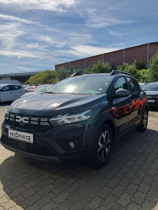 Grau Gebraucht 2023 Dacia Sandero Expression Kleinwagen | 17.888 € (Guter Preis) - Bild 1/4