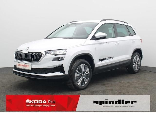Moonweiss metallic met. Gebraucht 2023 Skoda Karoq Selection SUV | 34.880 € (Fairer Preis) - Bild 1/3
