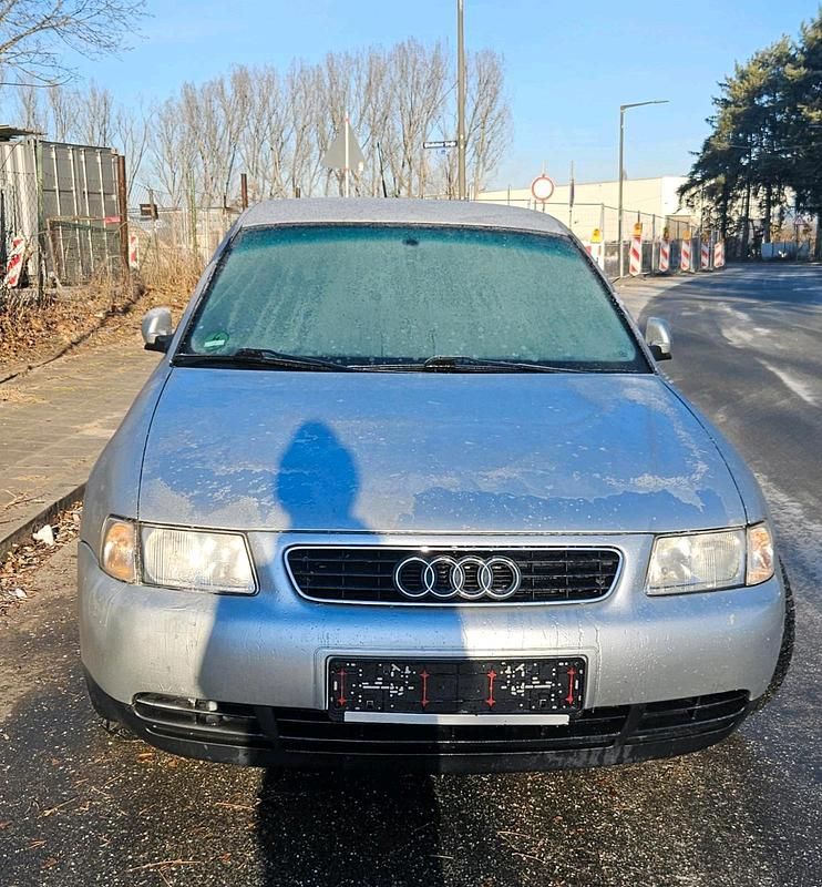 Silber Gebraucht 2000 Audi A3 Ambiente Limousine | 900 € (Superpreis) - Bild 1/4