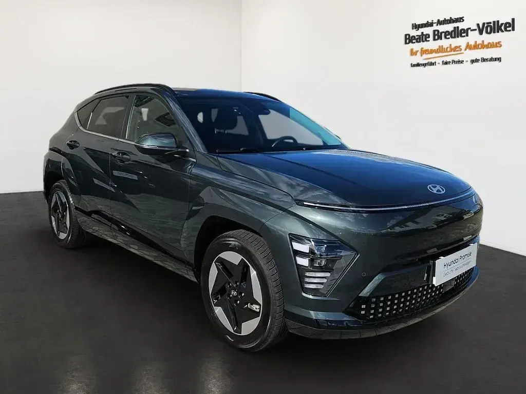 Gebraucht Hyundai Kona Trend 160 kW (218 PS) 2025 Cypress green / met SUV