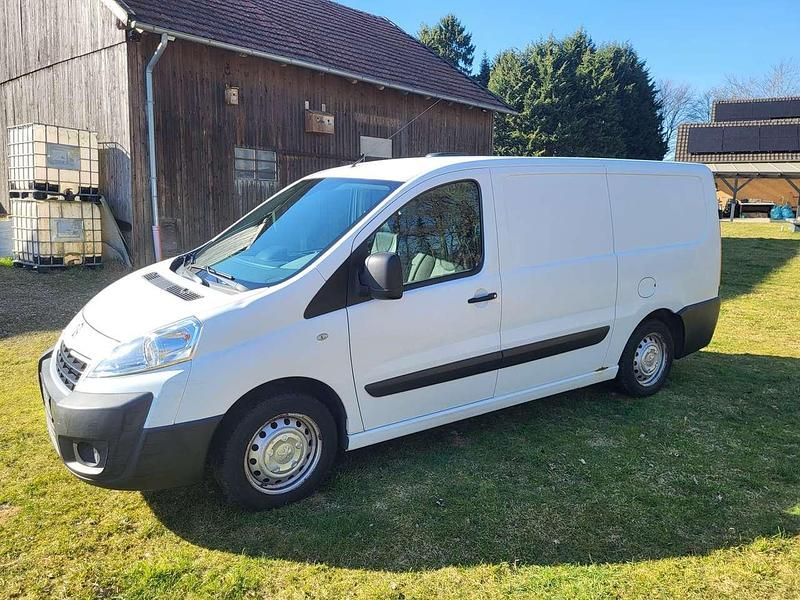Gebraucht Peugeot Expert 140 PS (102 kW) 2012 Weiß Van