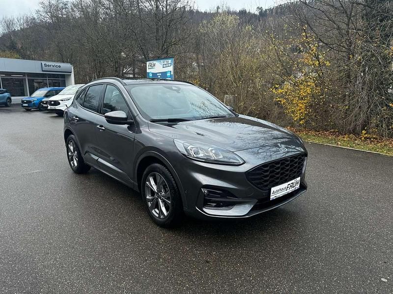 Magneticgrau (metallic) Gebraucht 2023 Ford Kuga ST-Line X SUV | 27.990 € (Fairer Preis) - Bild 1/4