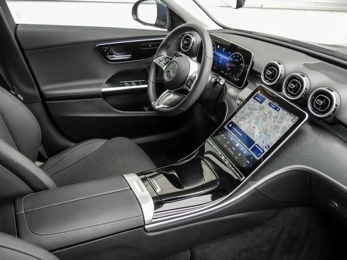 Gebraucht Mercedes C180 Avantgarde 170 PS (125 kW) 2025 Blau metalliclack sodalithblau Limousine