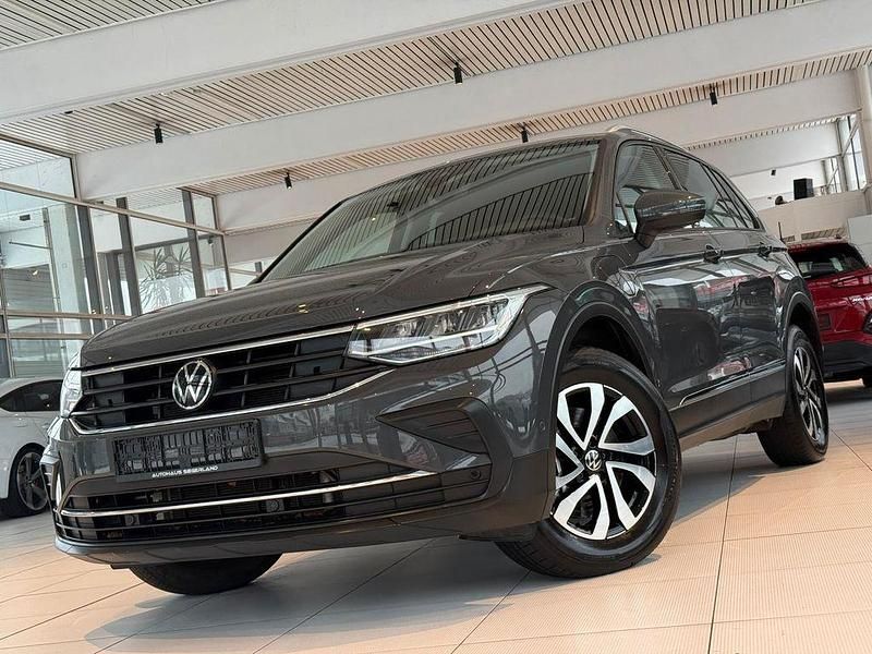 Grau Gebraucht 2022 VW Tiguan Active SUV | 27.991 € (Fairer Preis) - Bild 1/4