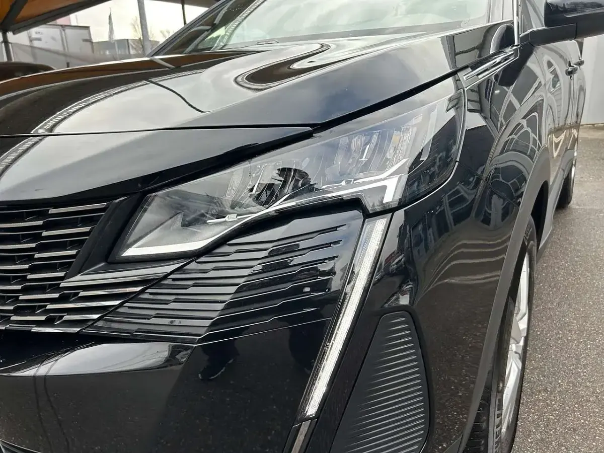 Gebraucht Peugeot 5008 Active 131 PS (96 kW) 2023 Schwarz SUV