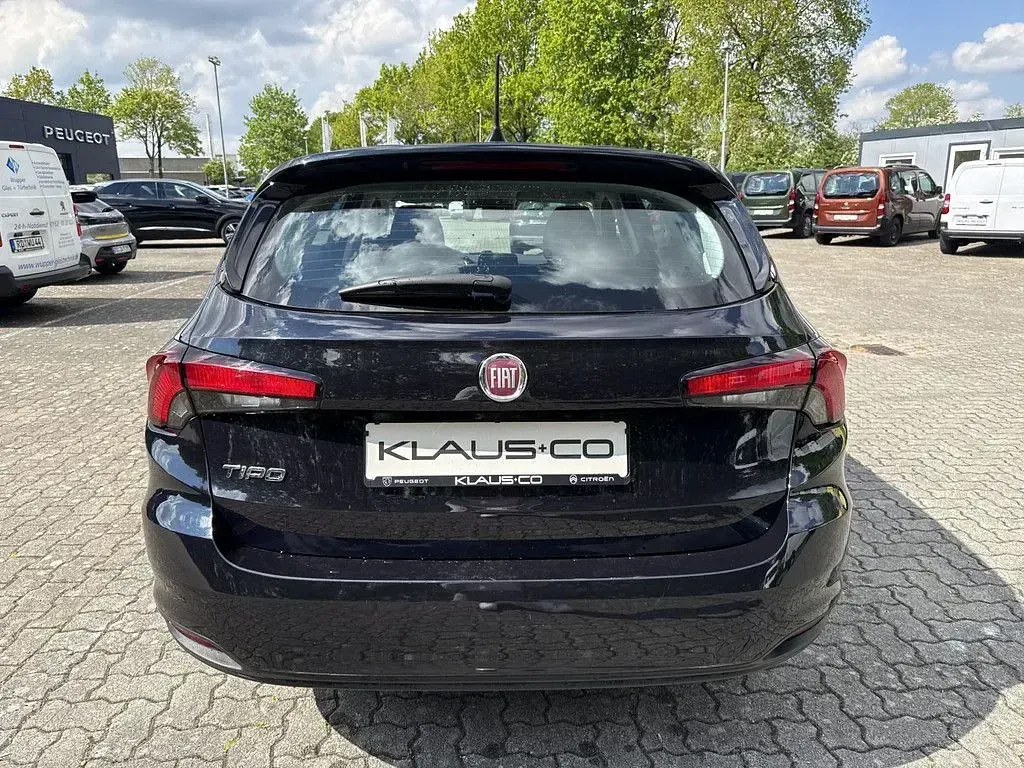 Usado Fiat Tipo 131 CV (96 kW) 2024 Negro Familiar