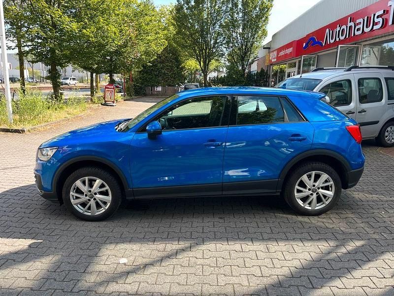 Gebraucht Audi Q2 Basis 150 PS (110 kW) 2017 Arablau kristalleffekt (metallic) SUV