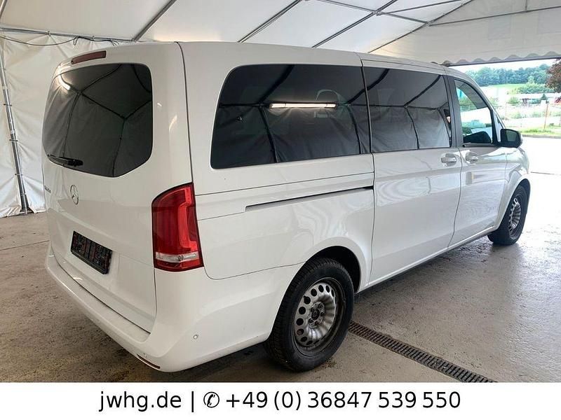 Gebraucht Mercedes V220 163 PS (119 kW) 2020 Weiß Van / Kleinbus