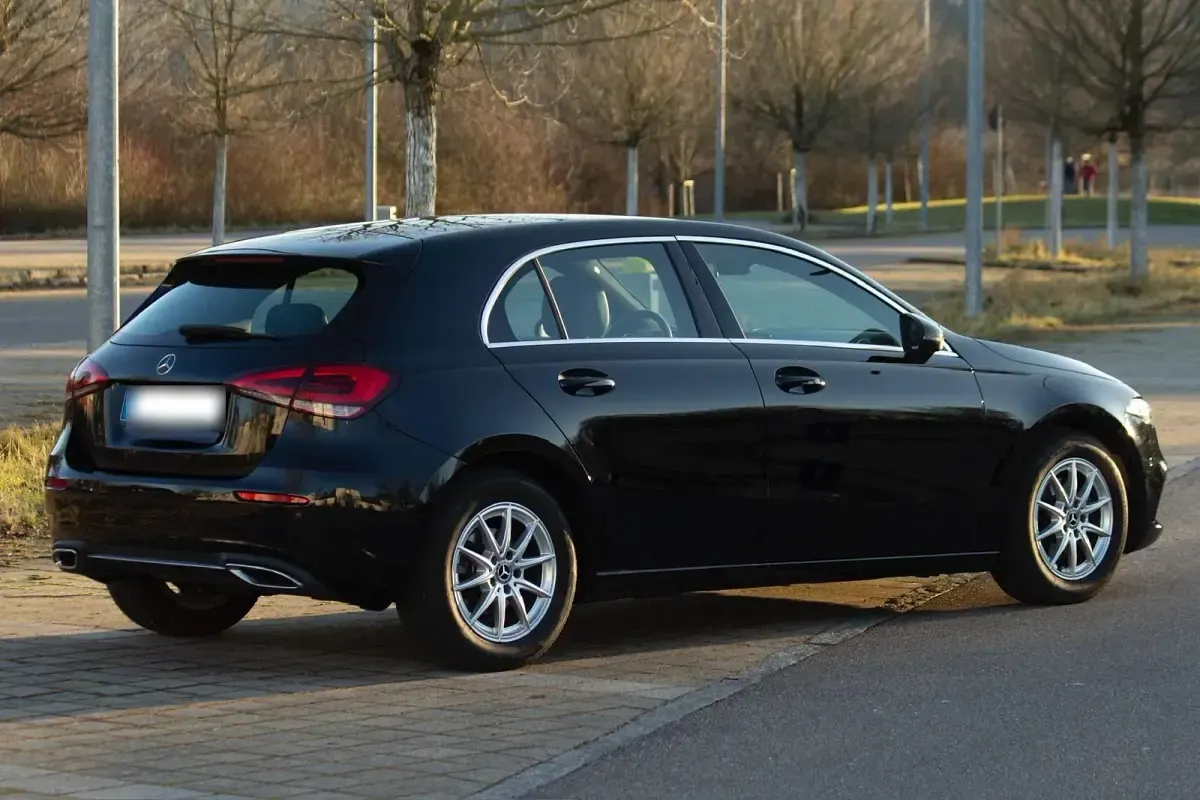 Gebraucht Mercedes A160 109 PS (80 kW) 2019 Schwarz Kleinwagen