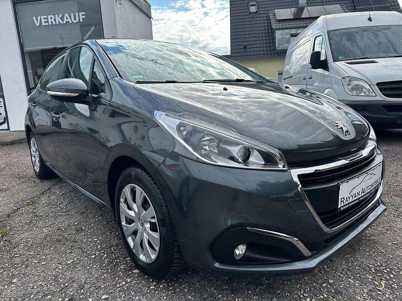 Grau Gebraucht 2015 Peugeot 208 Active Kleinwagen | 5.490 € (Fairer Preis) - Bild 1/4