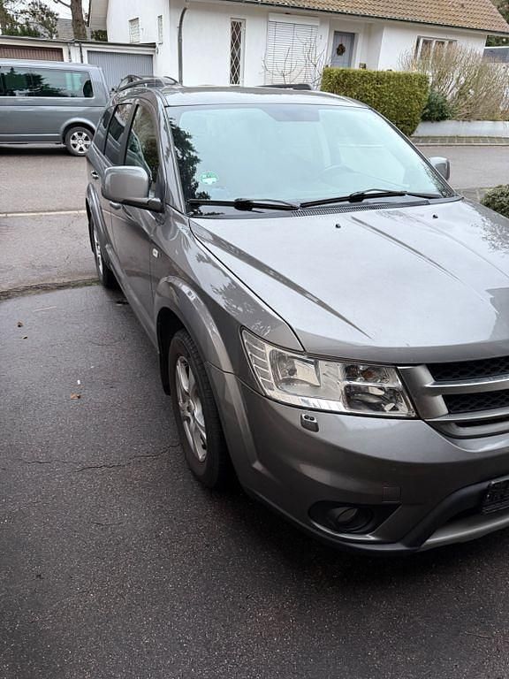 Gebraucht Fiat Freemont 140 PS (102 kW) 2011 Silber SUV