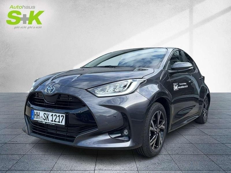 Marlingrau metallic (grau) Gebraucht 2025 Toyota Yaris Hybrid Kleinwagen | 26.990 € (Fairer Preis) - Bild 1/4
