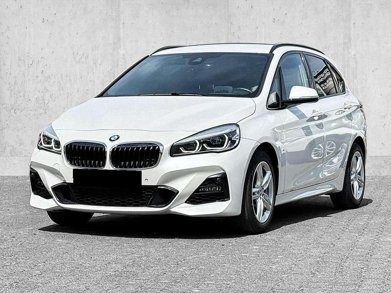 Weiß Gebraucht 2018 BMW 220 Gran Tourer M Sport Van / Kleinbus | 18.200 € (Superpreis) - Bild 1/4