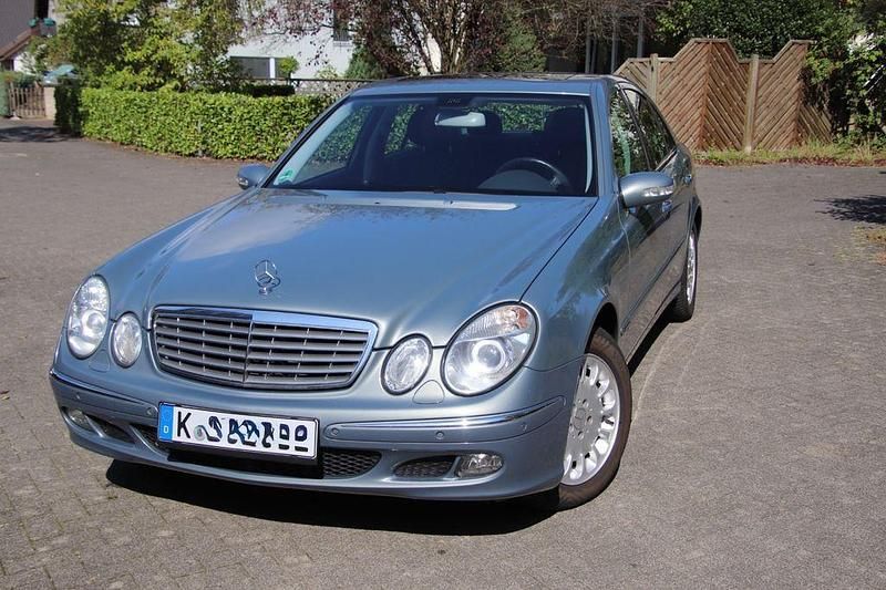 Grau Gebraucht 2005 Mercedes 280 Elegance Limousine | 9.800 € (Fairer Preis) - Bild 1/4