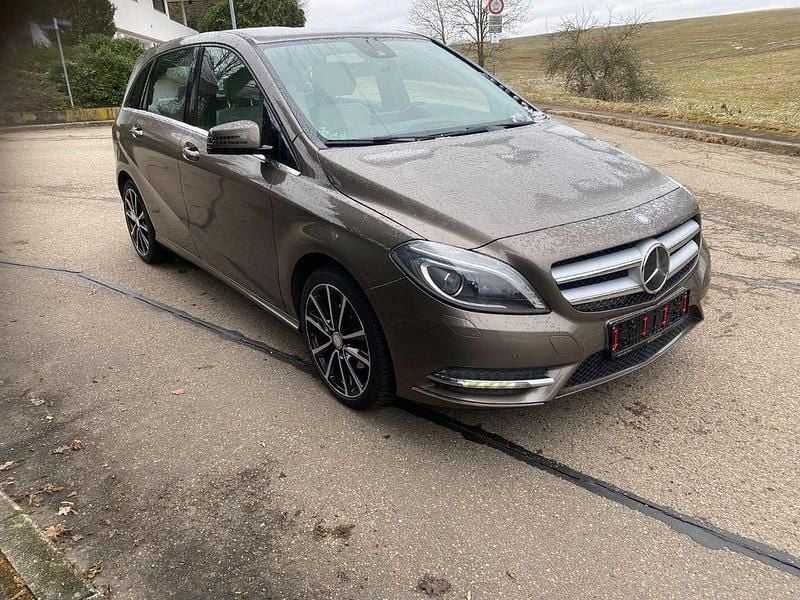 Gebraucht Mercedes B200 156 PS (114 kW) 2013 Van / Kleinbus