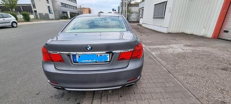 Second-hand BMW 740 306 CP (225 kW) 2012 Argintiu Berlinǎ