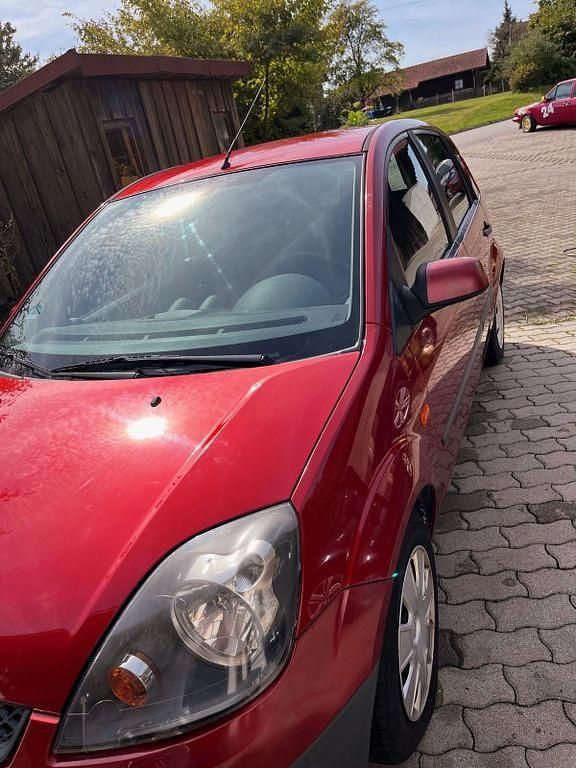 Gebraucht Ford Fiesta 69 PS (50 kW) 2006 Rot Kleinwagen