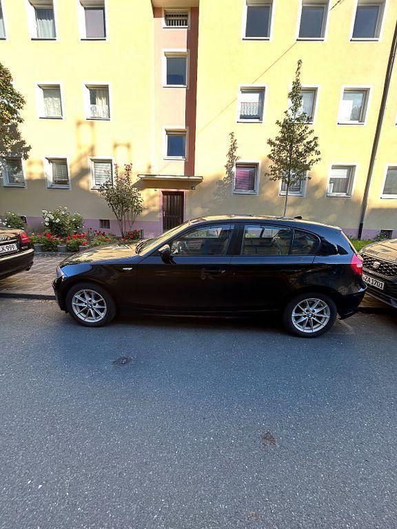 Schwarz Gebraucht 2010 BMW 116 Kleinwagen | 6.200 € (Teuer) - Bild 1/4