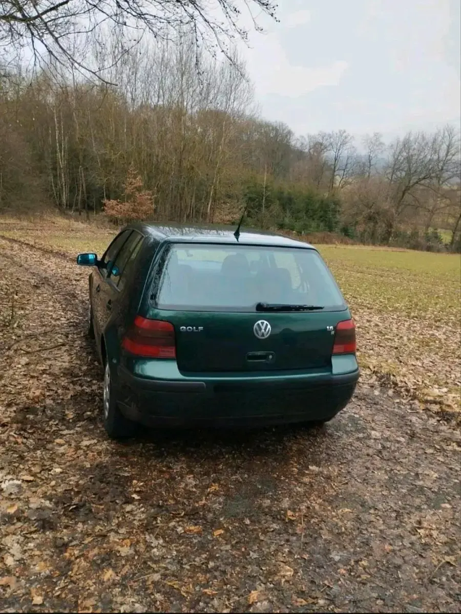 Second-hand VW Golf IV 101 CP (74 kW) 1999 Verde Hatchback