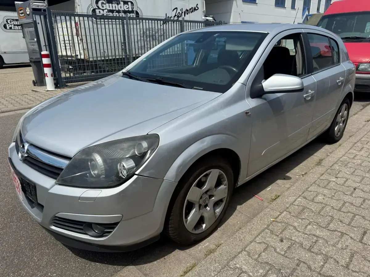 Gebraucht Opel Astra 125 PS (91 kW) 2005 Silber Limousine
