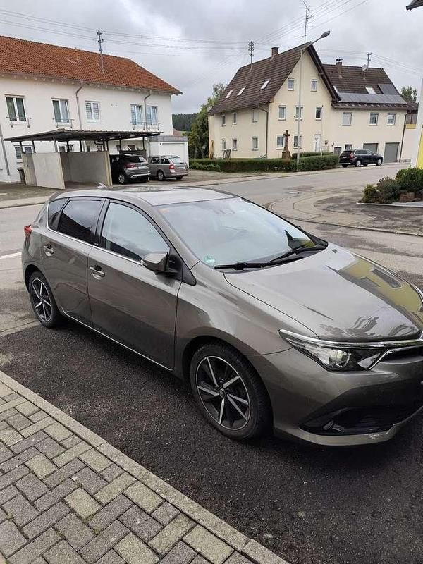 Gebraucht 2018 Toyota Auris Edition-S Kombi | 10.100 € (Superpreis) - Bild 1/4
