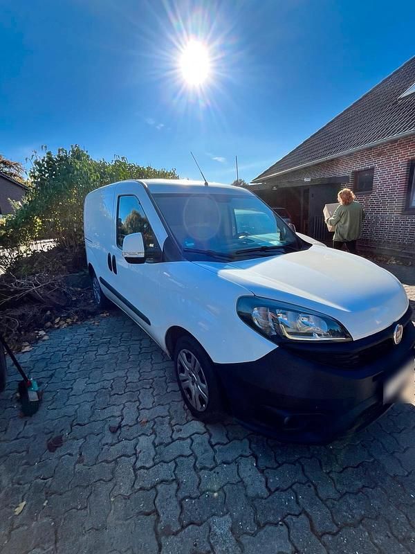 Gebraucht Fiat Doblò 95 PS (69 kW) 2019 Weiß Van / Kleinbus