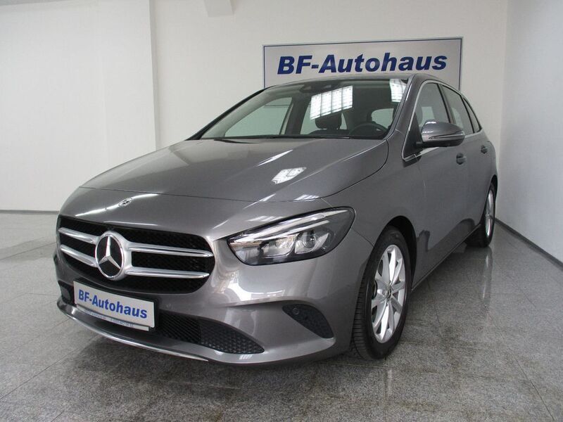 787mountaingrau Gebraucht 2021 Mercedes B200 Van / Kleinbus | 26.850 € (Guter Preis) - Bild 1/4
