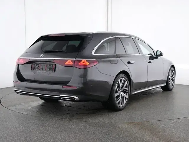 Gebraucht Mercedes E450 Premium 367 PS (269 kW) 2025 Grau Kombi
