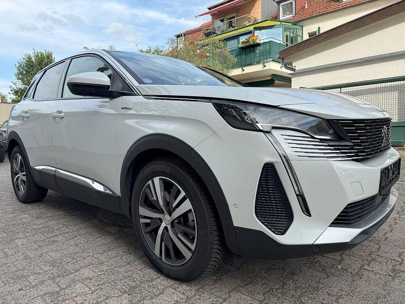 Weiß Gebraucht 2021 Peugeot 3008 Allure SUV | 16.300 € (Fairer Preis) - Bild 1/4