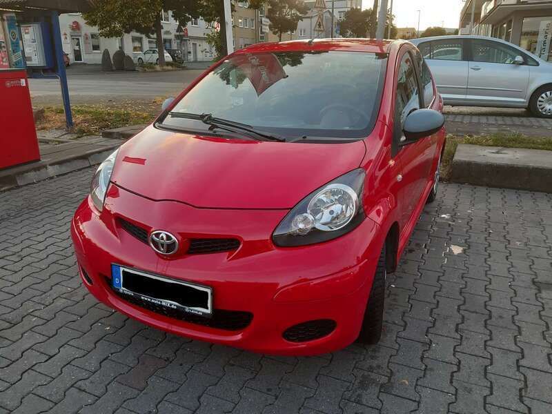 Rot Gebraucht 2011 Toyota Aygo Edition Kleinwagen | 3.350 € (Fairer Preis) - Bild 1/4