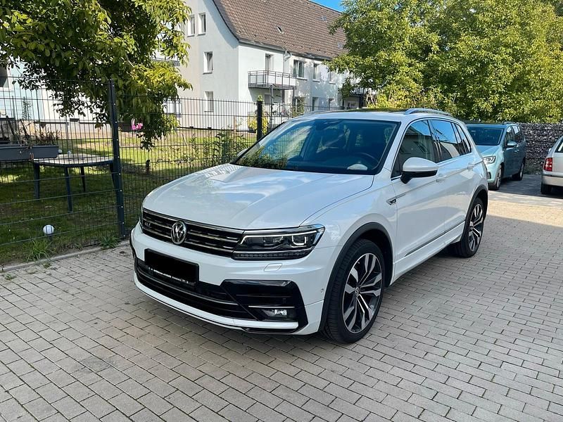 Weiß Gebraucht 2018 VW Tiguan R-line SUV | 24.490 € (Etwas zu teuer) - Bild 1/4