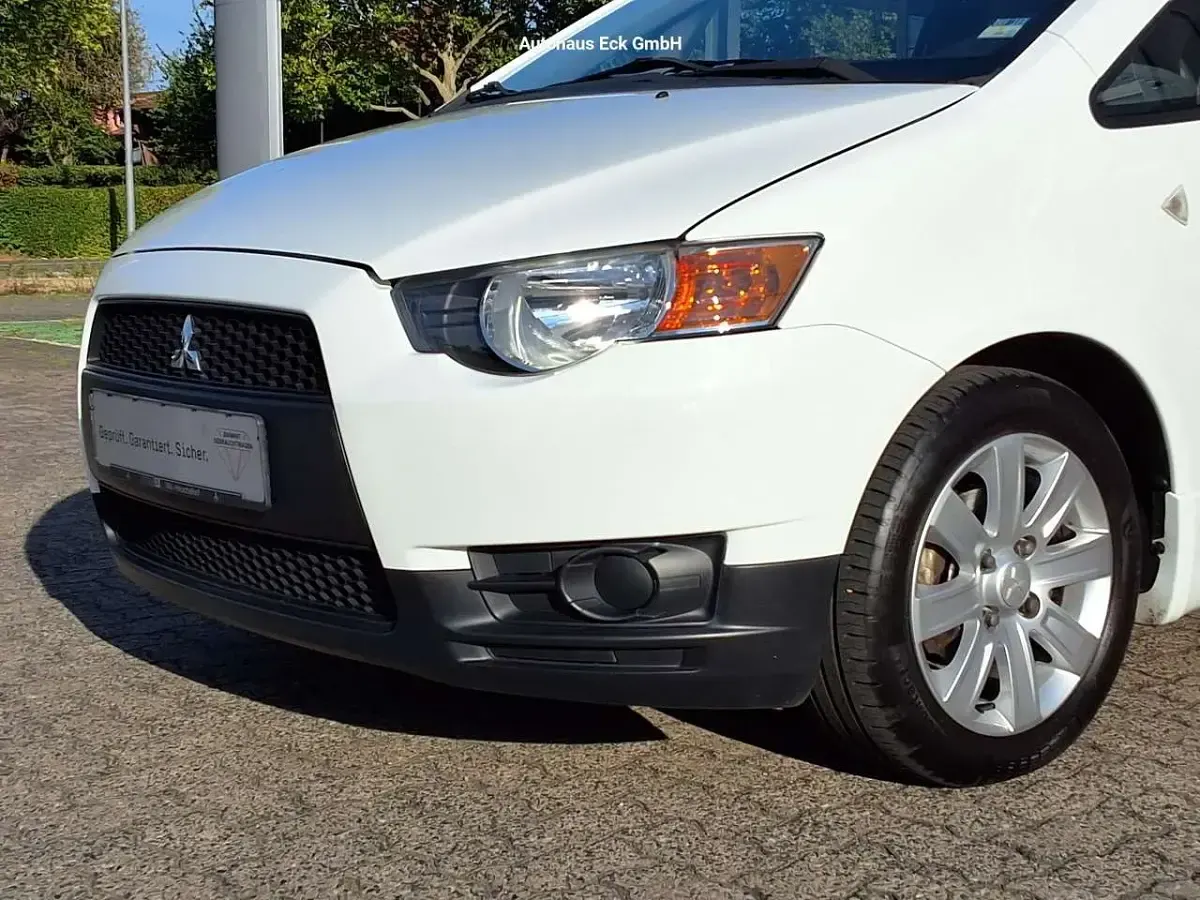Gebraucht Mitsubishi Colt Motion 75 PS (55 kW) 2012 Weiß Kleinwagen