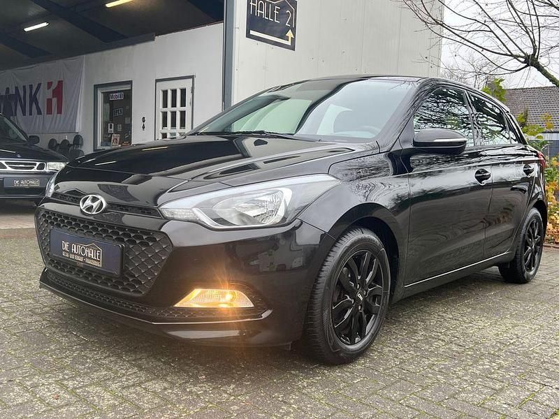 Gebraucht Hyundai i20 75 PS (55 kW) 2017 Schwarz Limousine
