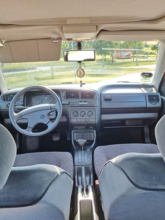 Gebraucht VW Vento 90 PS (66 kW) 1993 Rot Limousine