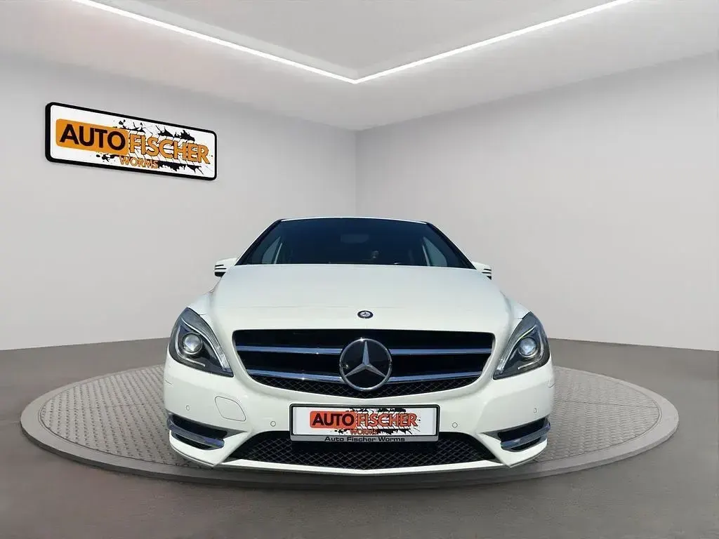 Gebraucht Mercedes B200 Night 156 PS (114 kW) 2012 Calcitweiss/zirrusweiss Kleinwagen