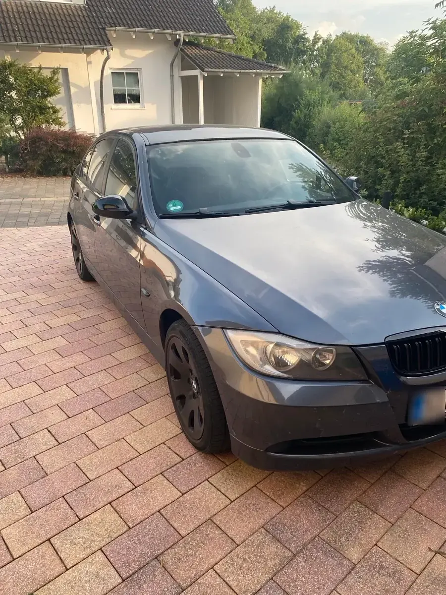 Gebraucht BMW 318 143 PS (105 kW) 2008 Grau Limousine