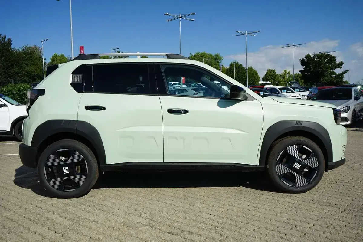 Neu Fiat Grande Panda La Prima 101 PS (74 kW) 2026 Acquablaumet. Kleinwagen