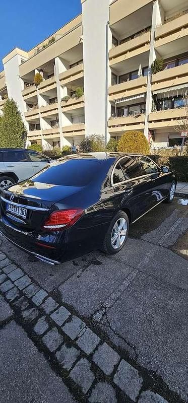 Gebraucht Mercedes E220 194 PS (142 kW) 2017 Blau Limousine